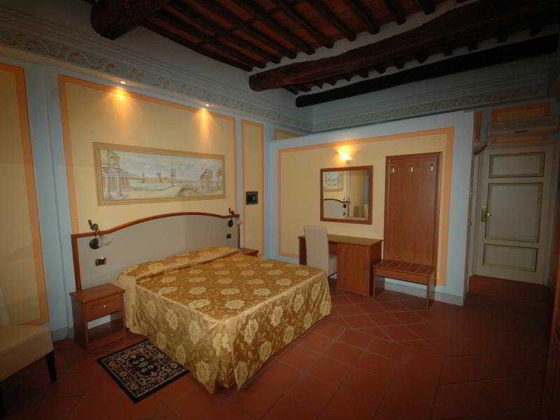 Dimora Dei Guelfi Luxury Rooms Λούκα Εξωτερικό φωτογραφία