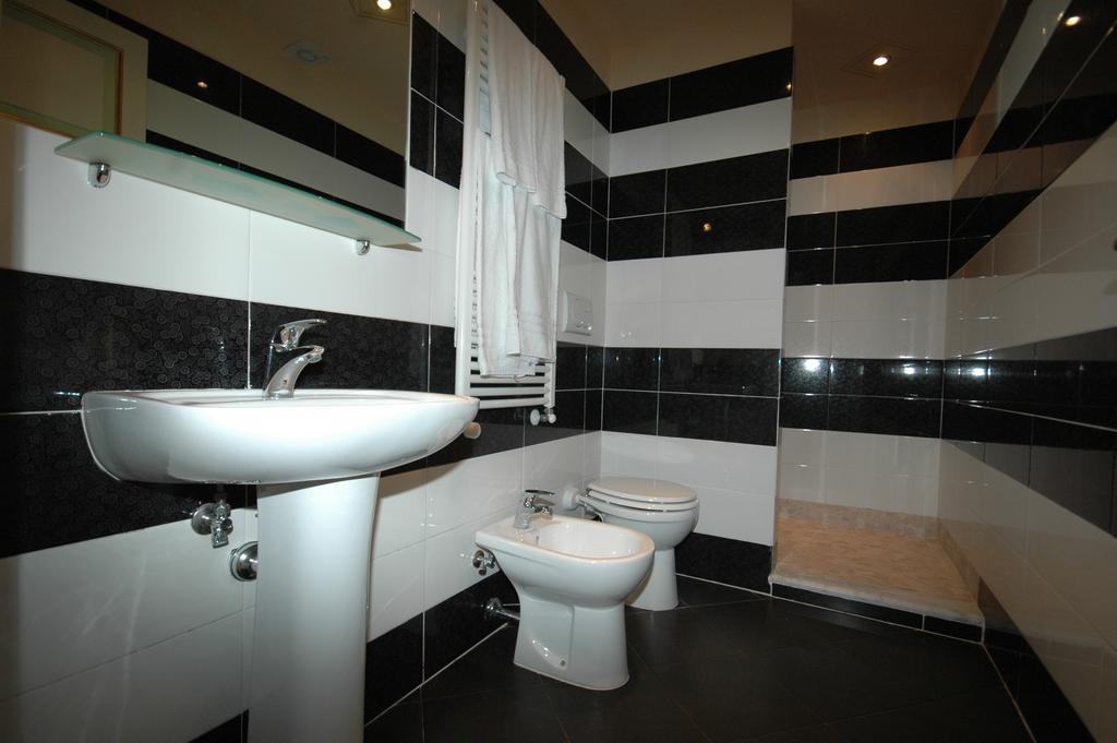 Dimora Dei Guelfi Luxury Rooms Λούκα Εξωτερικό φωτογραφία