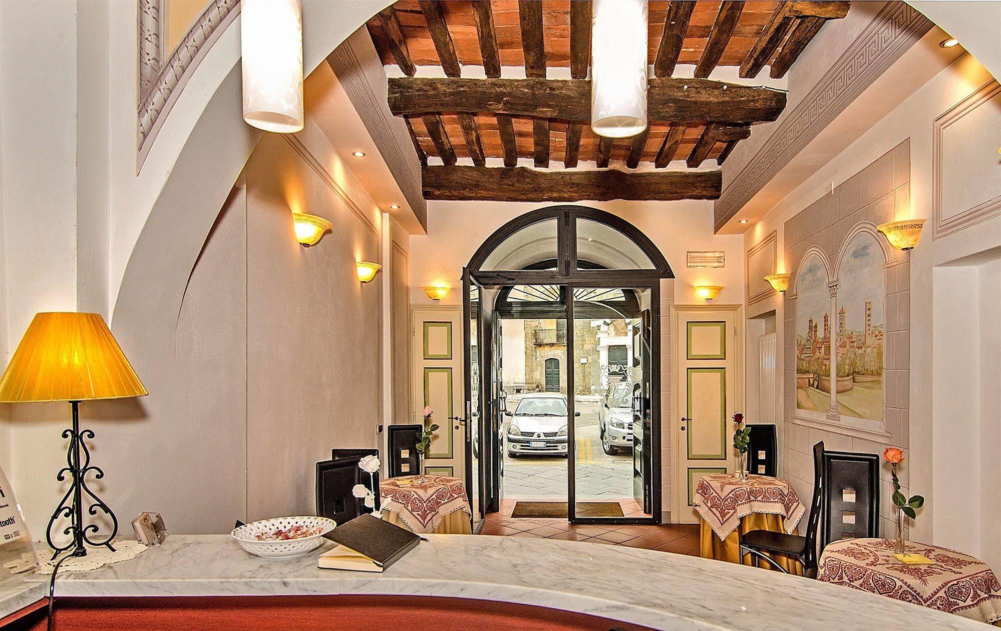 Dimora Dei Guelfi Luxury Rooms Λούκα Εξωτερικό φωτογραφία