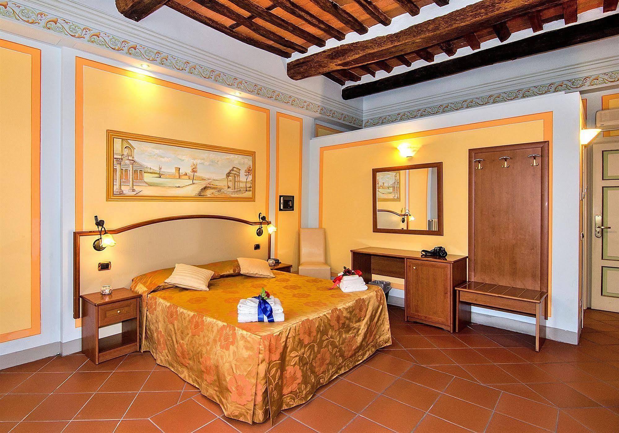 Dimora Dei Guelfi Luxury Rooms Λούκα Εξωτερικό φωτογραφία
