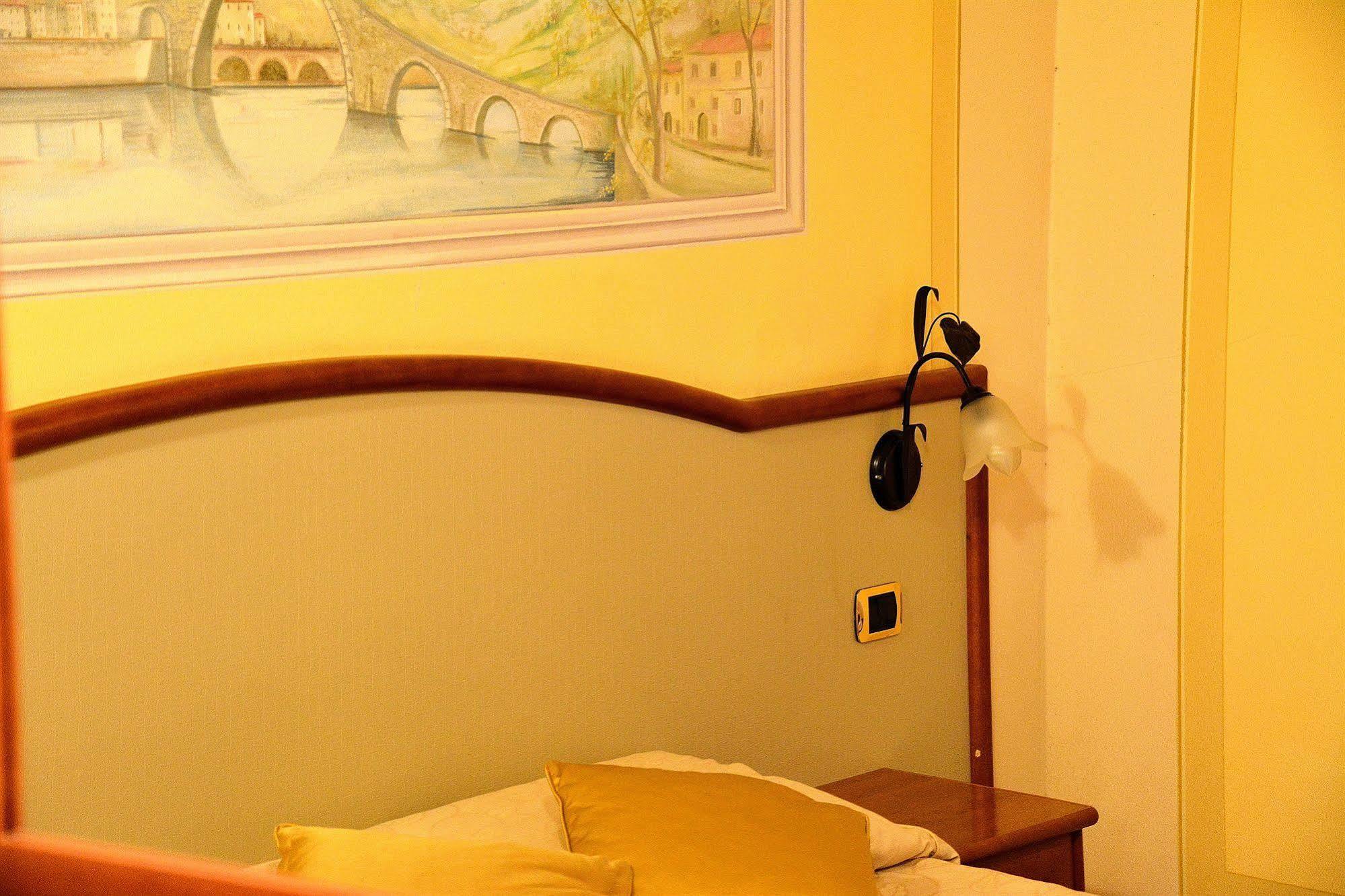 Dimora Dei Guelfi Luxury Rooms Λούκα Εξωτερικό φωτογραφία