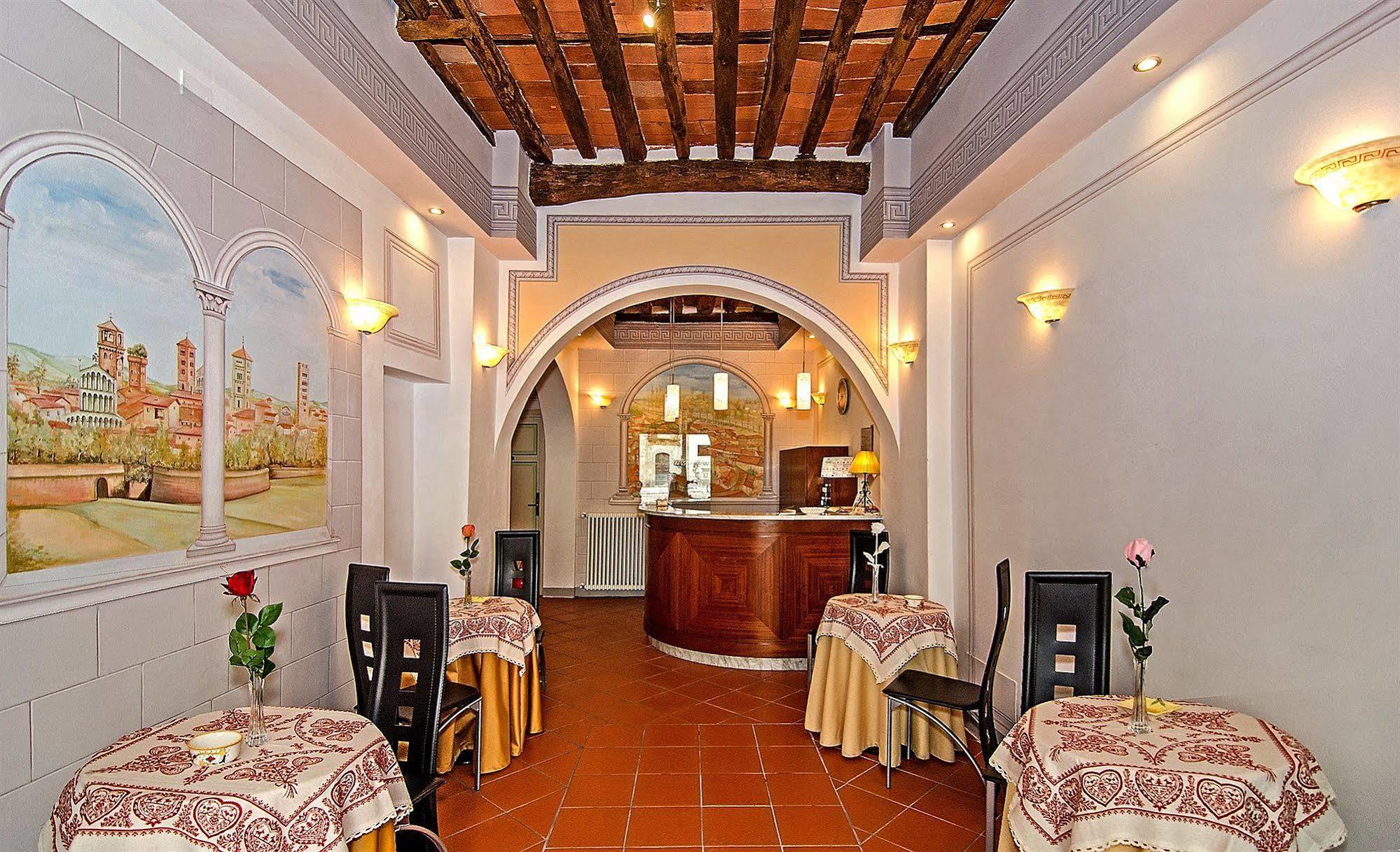 Dimora Dei Guelfi Luxury Rooms Λούκα Εξωτερικό φωτογραφία